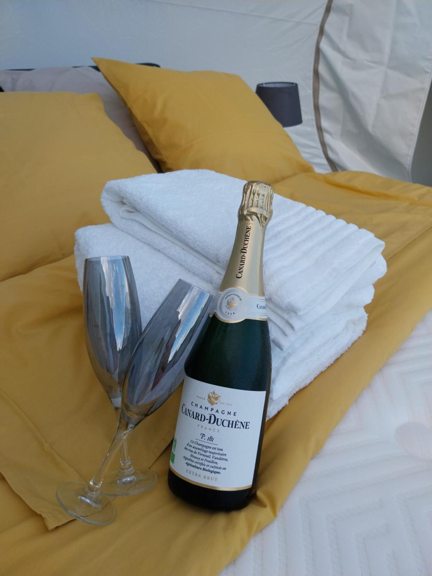 La Bubble Hotel La Salvetat-Peyrales Eksteriør billede
